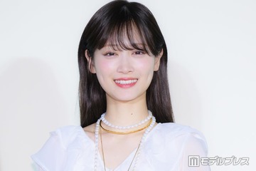 山下美月、ミニ丈ボトムスから伸びる美脚に釘付け「圧倒的な透明感」「細くて長くて綺麗すぎる」の声 画像