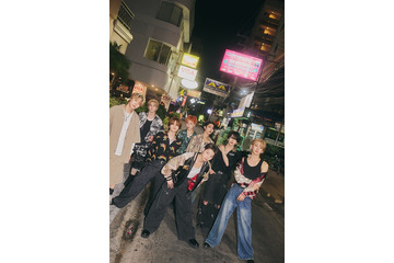 MAZZEL、初の写真集決定 パタヤの夜道で撮影した表紙公開 画像