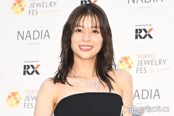 芳根京子、クロップドトップスで美ウエストチラリ「眼福すぎる」「見惚れるほど綺麗」と反響 画像