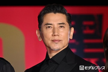 本木雅弘、映画「黒牢城」撮影時に2回連続で落馬 共演者が裏側明かす「1回転してスパッとお尻から落ちて…」 画像