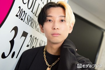 ヒカル、交際中「日プ女子」加藤神楽とビーチで恋人繋ぎ ハワイ旅行満喫ショットに「美男美女カップル」「絵になる」と反響 画像
