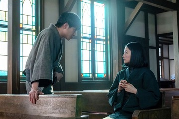 【風、薫る 第45回あらすじ】直美、教会で寛太と会う 母親と思われる人物とは 画像