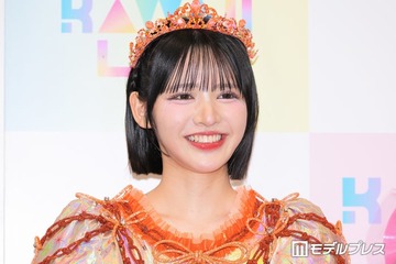 FRUITS ZIPPER鎮西寿々歌、すっぴん×黒縁メガネ姿に絶賛の声「圧倒的透明感」「大人っぽくて知的」 画像