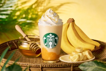 【スタバ新作】「ハニー バナナ フラペチーノ」登場 はちみつとバナナの“黄金”の味わい 画像