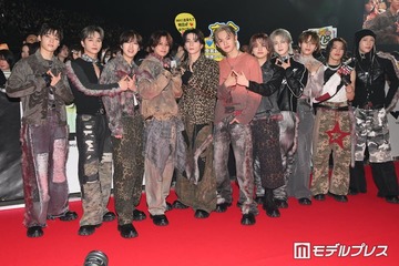 「日プ新世界」ファイナル、INI登場 トレーナー・仲宗根梨乃と再会でハグ 画像