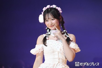 「今日好き」岩間夕陽（ゆうひ）、花柄タイツ×ミニ丈ワンピの全身ホワイトコーデで甘さ全開「リアル天使」「お人形さんみたい」と反響【学生ランウェイ名古屋】 画像