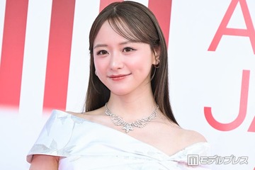 【MAJ2026】森香澄、美デコルテ際立つ純白ワンショルダードレス「Premiere Ceremony」から雰囲気ガラリ 画像