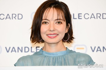 ベッキー、高校時代のシール帳公開「平成が思い出される」「懐かしいシールばかり」と反響 画像