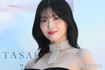 TWICEモモ、美脚際立つミニドレス姿「MAJ2026」オフショット公開「脚の長さレベチ」「気品ある美しさに目が離せない」と反響 画像