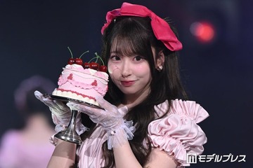CUTIE STREET桜庭遥花、リボン映える甘めガーリー ケーキ手に愛らしさ溢れる表情【オキコレ2026】 画像