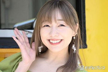 須田亜香里、美ウエスト大胆披露のミニ丈ニットコーデ披露「セクシーすぎる」「引き締まっててかっこいい」と絶賛の声 画像