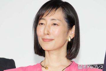 木村多江、父親に抱っこされた幼少期ショット公開「目元がそっくり」「お父様かっこいい」 画像