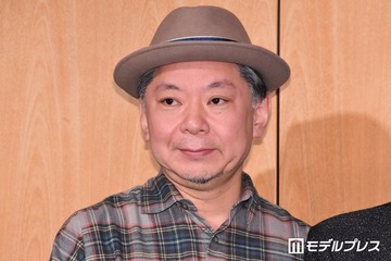 鈴木おさむ氏「でかくなった」息子との2ショット公開「成長ぶりにびっくり」「お揃いのTシャツ着てるの可愛い」と反響 画像