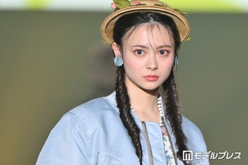 “顔面重要文化財”AKB48センター伊藤百花、オフショルトップスから素肌際立つ「肌艶がすごい」「大人っぽい雰囲気」 画像