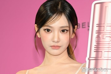 aespaニンニン、胸元際立つイブニングドレス姿に反響「ため息が出るほど美しい」「スリットから伸びる脚が綺麗すぎる」 画像