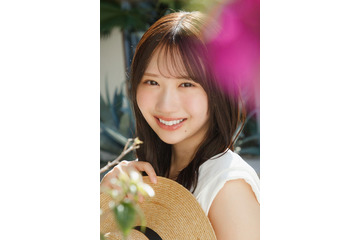 日向坂46藤嶌果歩「願いがかなった」純白ワンピでフレッシュ笑顔 1st写真集先行カット第14弾解禁【果実の歩幅】 画像