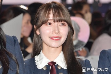 櫻坂46守屋麗奈、ノースリトップスで肌見せ「お姫様みたい」「透明感がすごい」の声 画像