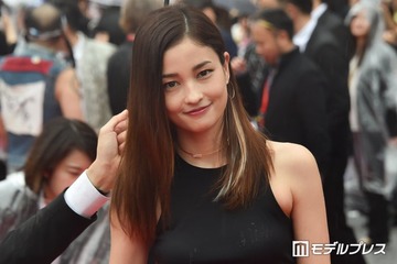 黒木メイサ、黒ショーパンコーデからスラリ美脚「格好良すぎ」「オーラがすごい」の声 画像