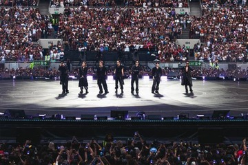 BTS、ロンドン公演に約13万人が集結。スタジアムの開場以来最多の観客数を記録し、圧倒的な存在感を示す 画像
