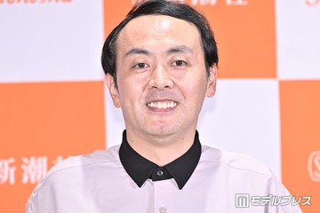 アンガールズ田中卓志、生後2ヶ月の息子を抱く親子ショット公開「パパの顔になってる」「息子さんの手足が長くてびっくり」の声 画像