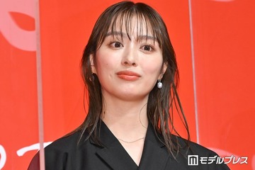 内田理央、ほっそり二の腕際立つノースリコーデ公開「私服もオシャレすぎる」「スタイル抜群」の声 画像