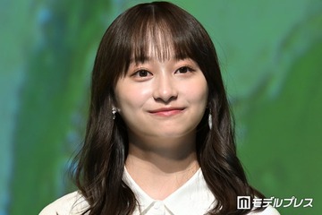 影山優佳、美ボディ際立つアンダーウェア姿に反響「大人の魅力全開」「透け感が色っぽい」 画像