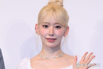 LE SSERAFIMサクラ、鍛えげられた美腹筋際立つミニ丈タンクトップ姿公開「異次元のスタイル」「努力の賜物」と絶賛の声 画像