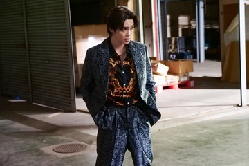THE RAMPAGE吉野北人、サラリーマンと元ヤクザの“真逆な姿”捉えた新カット3枚解禁 監督の絶賛コメントも到着「実はコメディがとても巧い方」【昨夜は殺れたかも】 画像