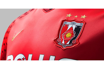 浦和レッズ、2018新ユニフォームを発表！今年は肩に「ダイヤモンド」 画像