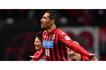 札幌FWジェイ、「仰天デザイン」のスパイクを披露！なんと息子の顔をプリント 画像