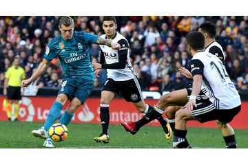 これが「世界一のインサイドキック」！レアルMFクロースの芸術弾を見よ 画像