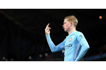 デ・ブライネが上手すぎる…壁の「下」を抜く“絶妙フリーキック“がこれだ 画像