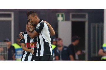 中島翔哉もびっくり！？元鹿島FWファブリシオ、驚愕の「超ゴール」！ 画像