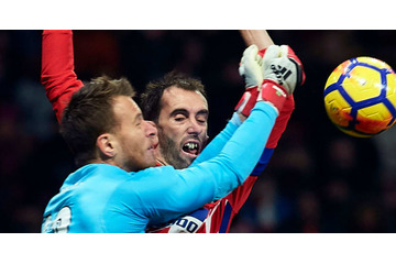 歯が吹き飛んだDFゴディン、骨折で再建手術へ 画像