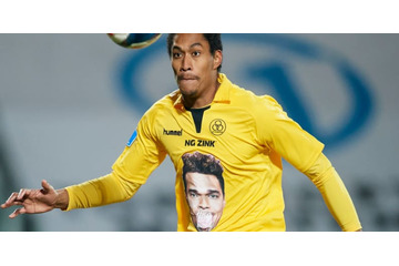 身長2m超！大型選手が放る大迫力の「ロングスロー」がいいぞ 画像