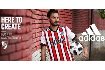 リーベル・プレート、伝統のストライプが復活した2018新サードユニフォーム 画像