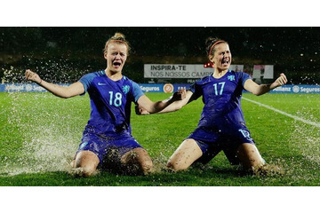 オランダ女子代表、アルガルヴェ杯で優勝！ずぶ濡れセレブレーションが話題に 画像