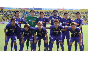 J1首位の広島、試合後のロッカールームはこんな感じ！城福監督がやっぱり熱い 画像