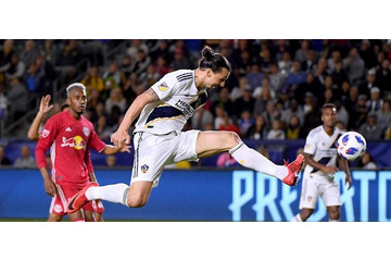 イブラヒモヴィッチ、MLSで初アシスト！流石に視野が広い 画像