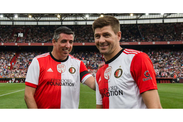 あのジェラードがフェイエノールトのユニを着る！これは超レア、超新鮮だ 画像