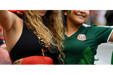 W杯でドイツ撃破！メキシコ代表選手の「Youtuber彼女」がカワイすぎる！ 画像