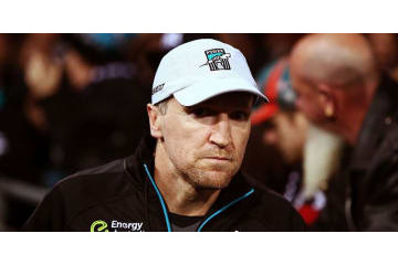 アーセナルでも「スマホ禁止」！練習後のマッサージルームで 画像