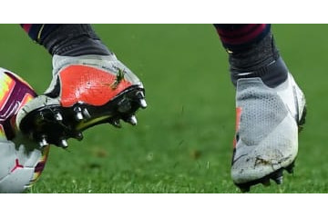 NIKEの最新スパイク、あえて「靴ひもアリ」にした理由とは 画像