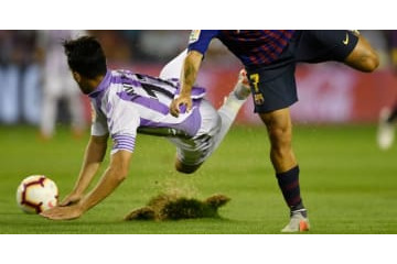 バルサ選手たちが酷評した「ボコボコピッチ」、リーガが調査に乗り出す 画像