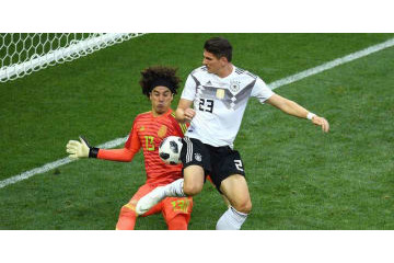 1位が段違いだ！W杯のGK、セーブTOP5が面白い 画像