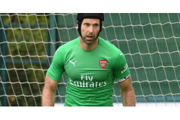 アーセナルGKチェフ、まさかの「むっちり」マッチョ化！？画像で見てみる 画像