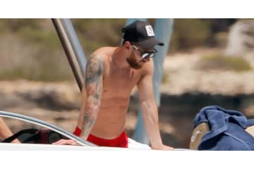 メッシが犬とサッカーするとこうなる！なんと動物相手に“無双”！ 画像