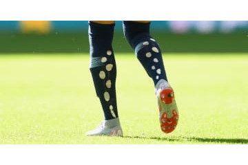 シティDFウォーカー、また靴下に穴を開ける！その理由は何か 画像