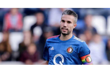 英雄ファン・ペルシー、地元キッズたちに「どっきり」敢行！大騒ぎに 画像