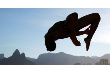 単純にすげぇ！仰天の「バク宙PK」を得意とする謎選手が話題に 画像